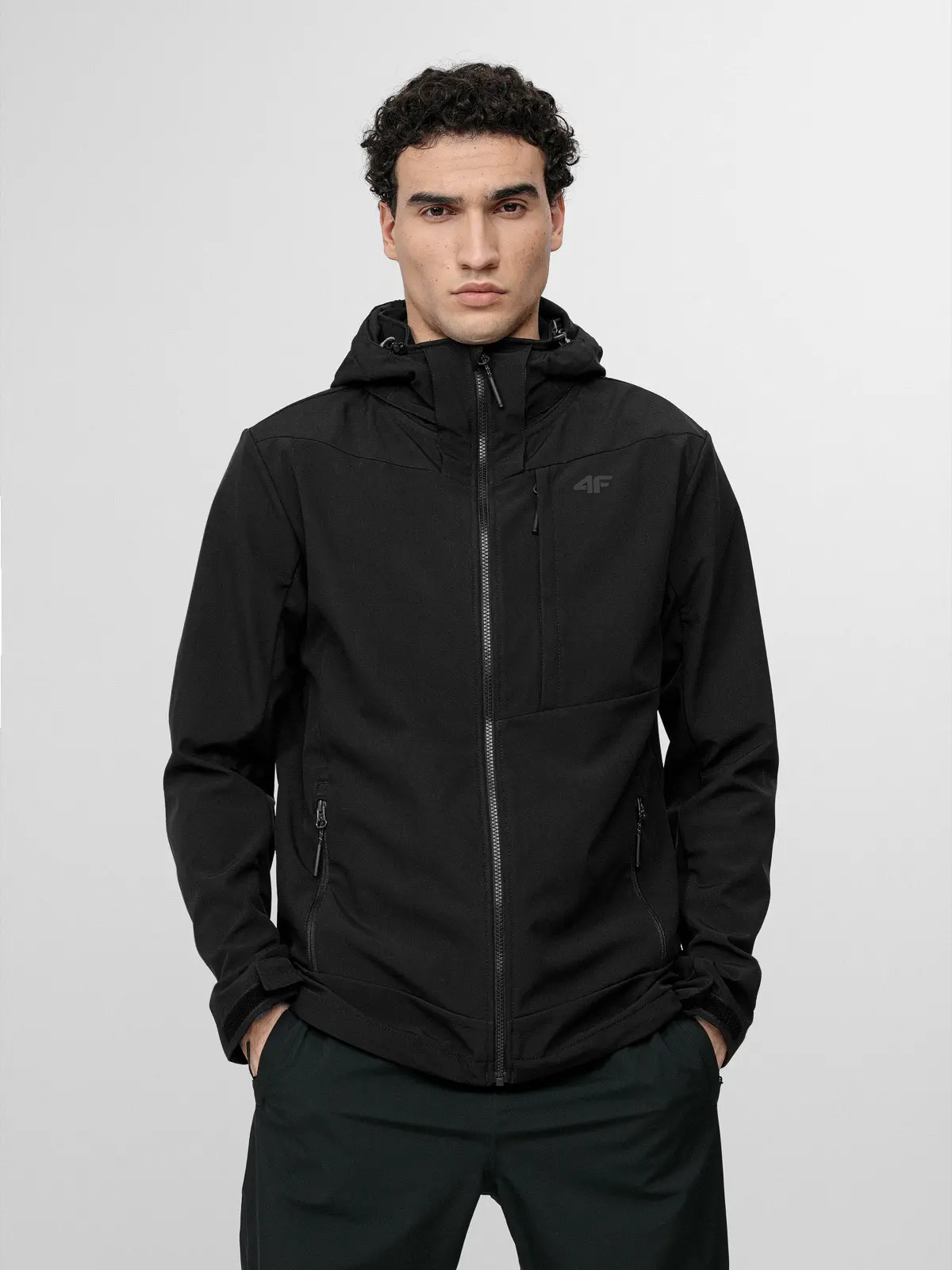 4F H4L22-SFM003 DEEP BLACK Pánská softshellová bunda US XXL H4L22-SFM003 DEEP BLACK