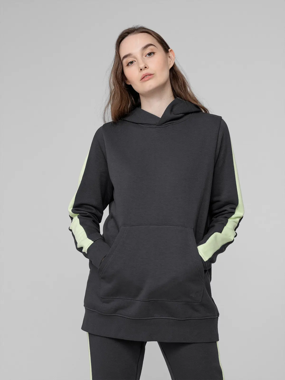 4F H4L22-BLD010 ANTHRACITE Dámská mikina US