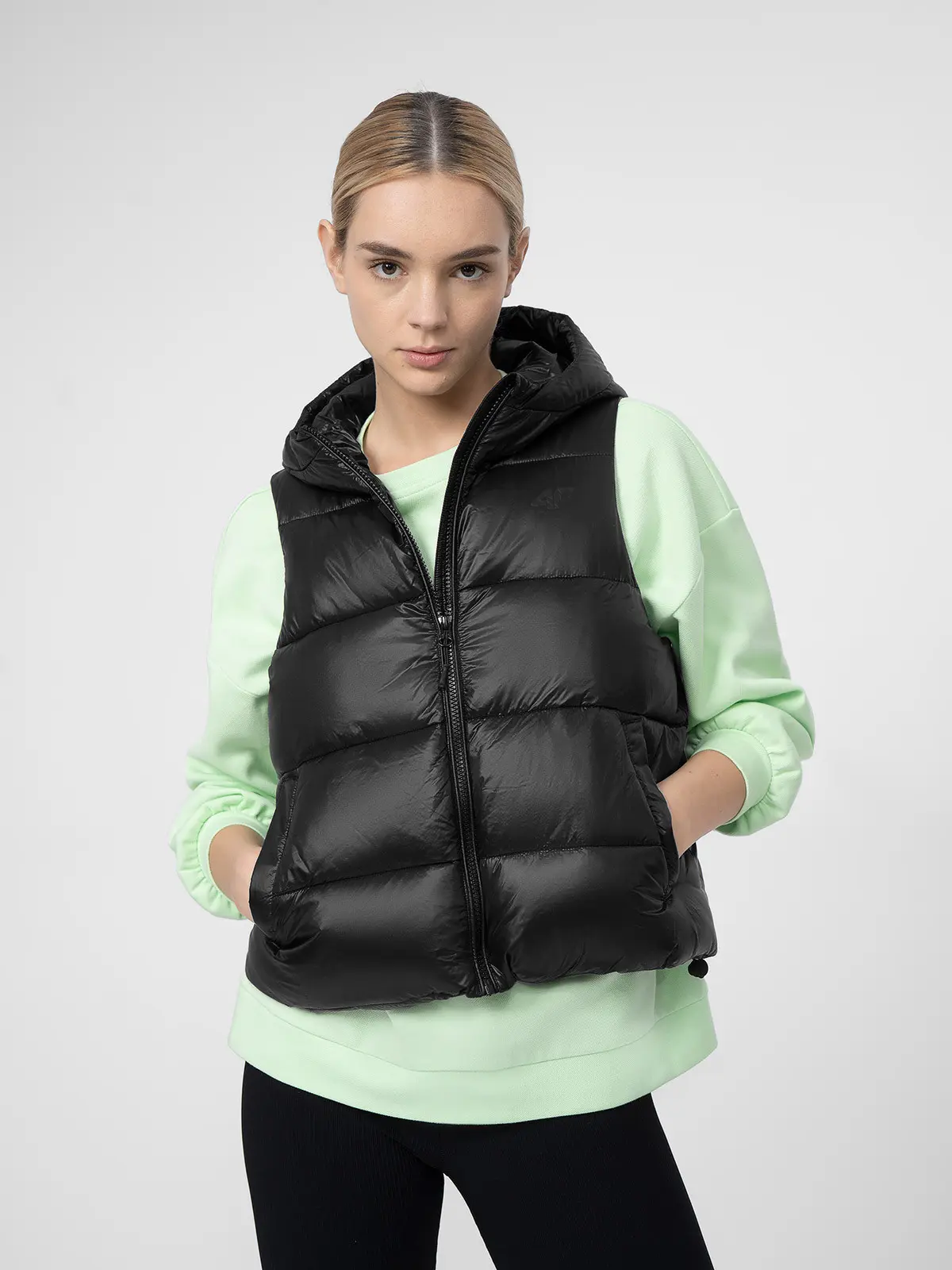 4F 4FSS23TDJAF092 DEEP BLACK Dámská vesta US