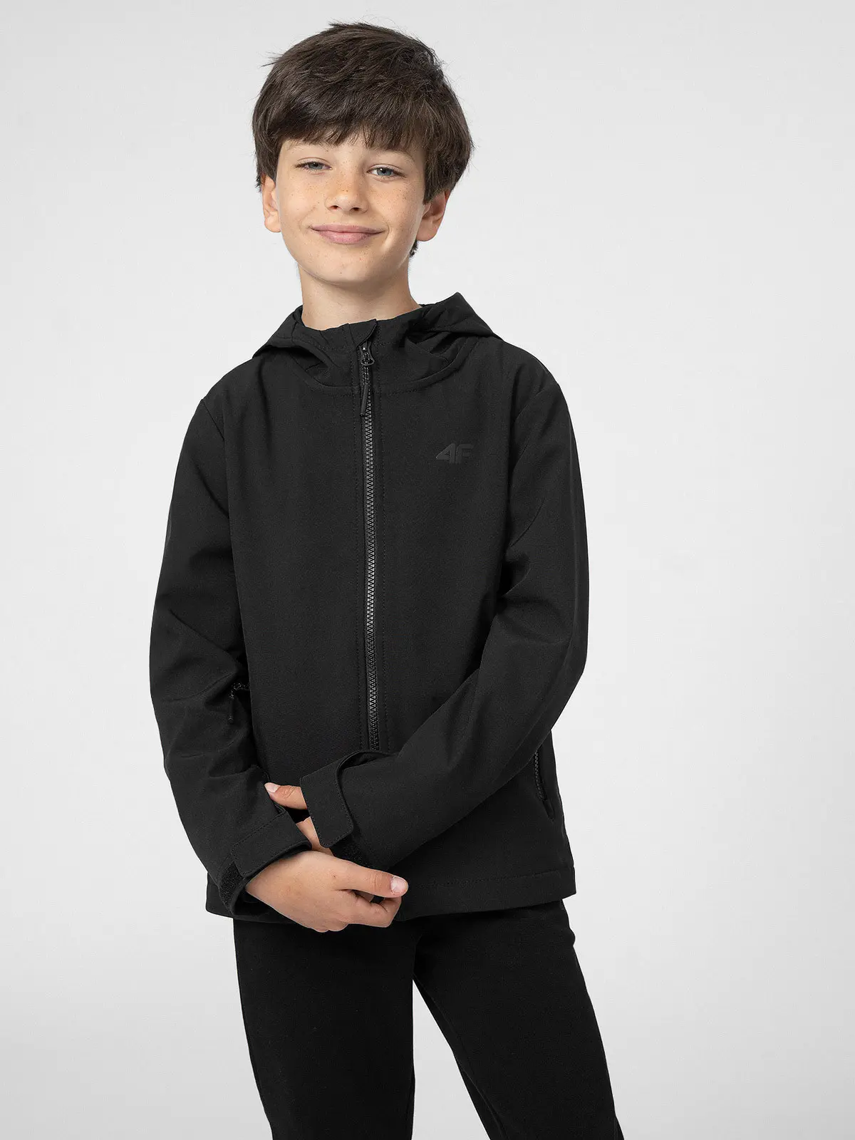4F 4FJSS23TSOFM091 DEEP BLACK Dětská softshellová bunda EU