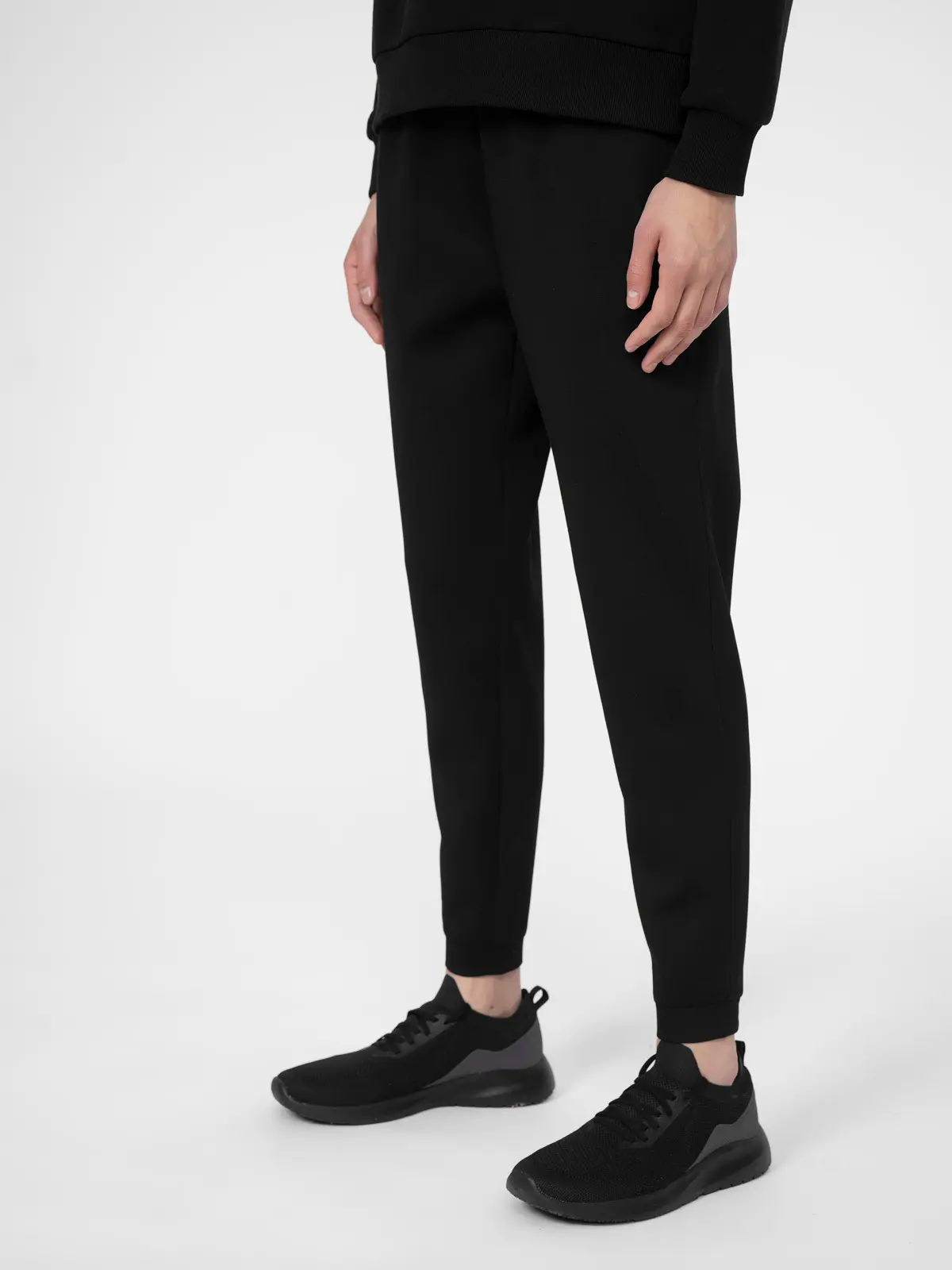 4F 4FSS23TTROF333 DEEP BLACK Dámské tepláky US XL 4FSS23TTROF333 DEEP BLACK