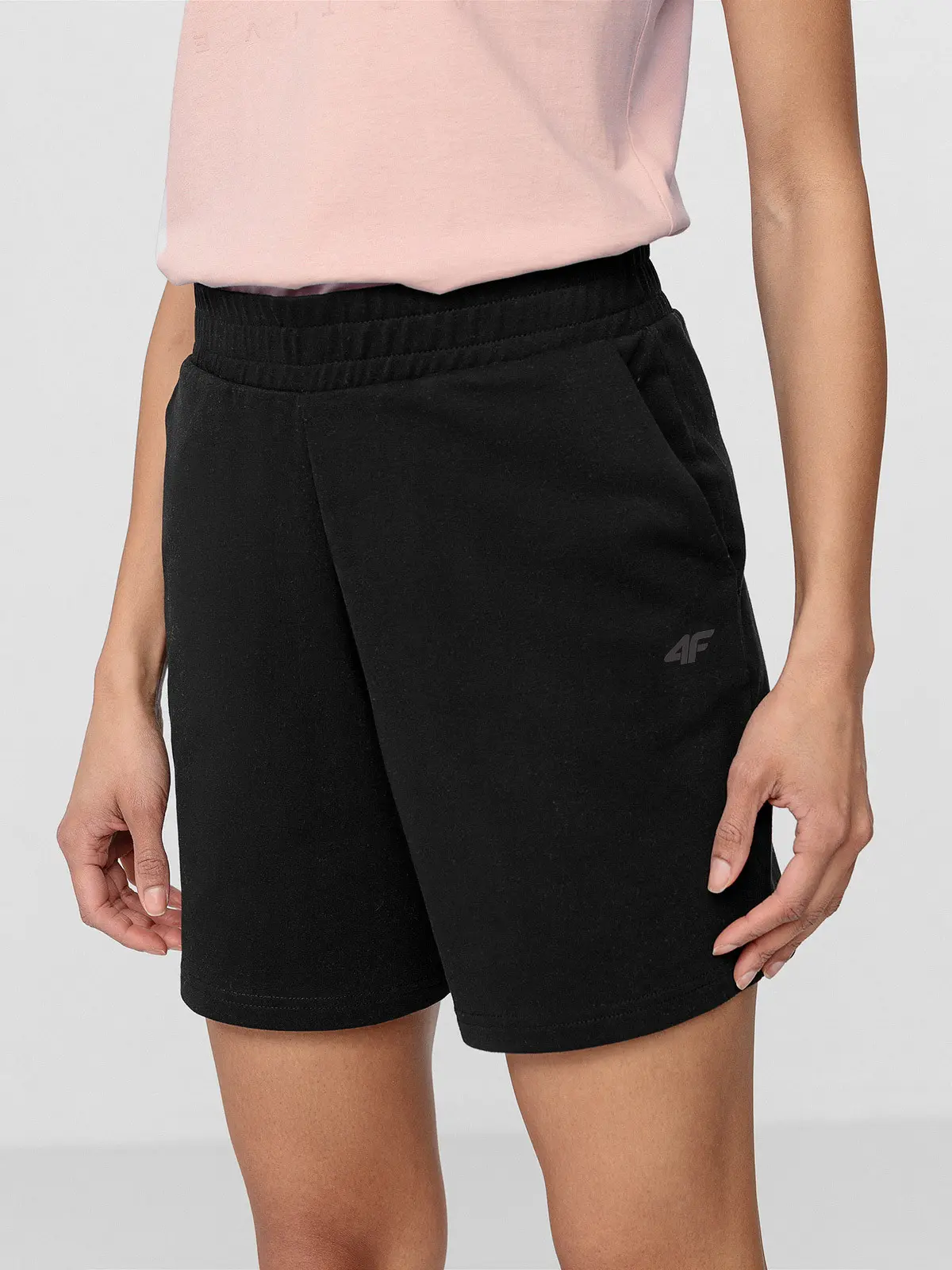4F H4L22-SKDD016 DEEP BLACK Dámské kraťasy US XS H4L22-SKDD016 DEEP BLACK