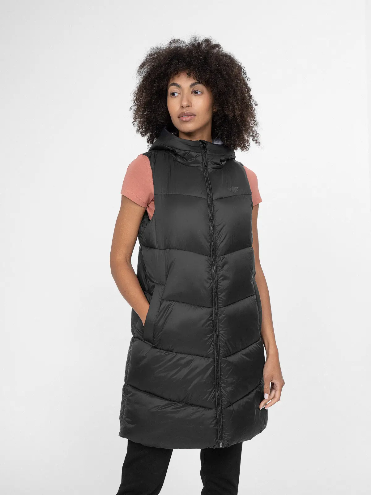 4F 4FSS23TDJAF093 DEEP BLACK Dámská vesta US