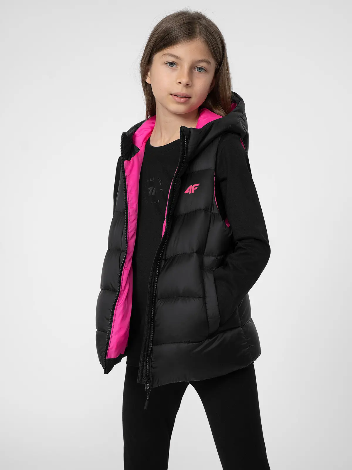 4F 4FJSS23TVJAF007 DEEP BLACK Dětská vesta EU 122 4FJSS23TVJAF007 DEEP BLACK