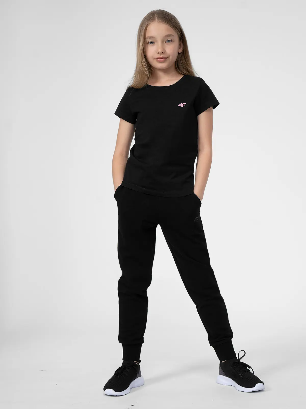 4F 4FJSS23TTROF130 DEEP BLACK Dětské tepláky EU 134 4FJSS23TTROF130 DEEP BLACK