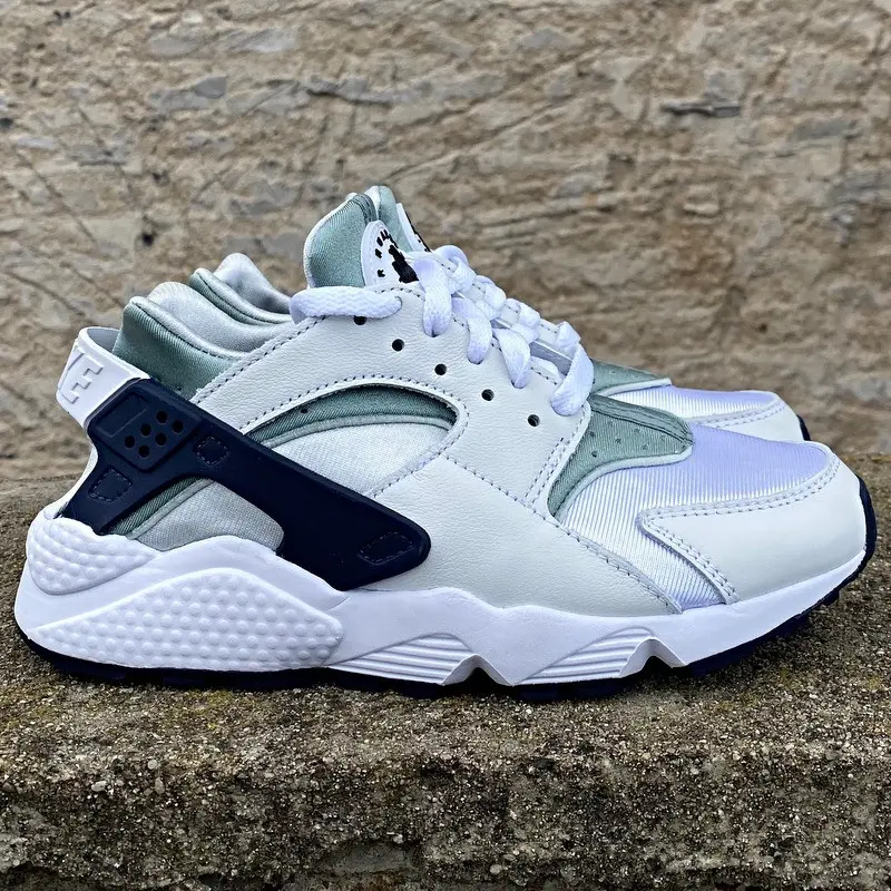 Nike W AIR HUARACHE Dámské boty EU 38 DH4439-110