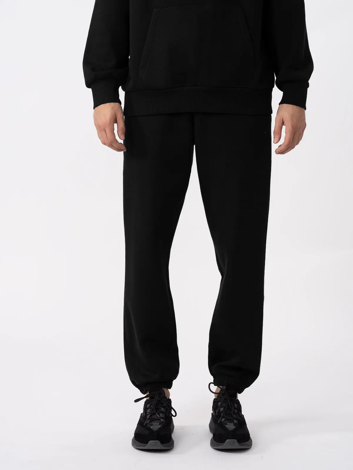 4F 4FAW23TTROU460 DEEP BLACK Unisex tepláky US