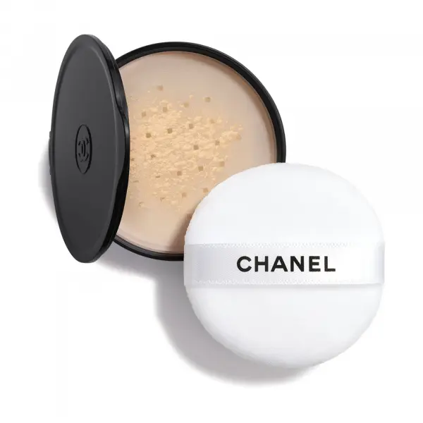 CHANEL POUDRE UNIVERSELLE LIBRE - REFILL ON-THE-GO FORMAT SYPKÝ PUDR S PŘIROZENÝM FINIŠEM. CESTOVNÍ FORMÁT - 40 MEDIUM PLUS - NÁPLŇ 6 g
