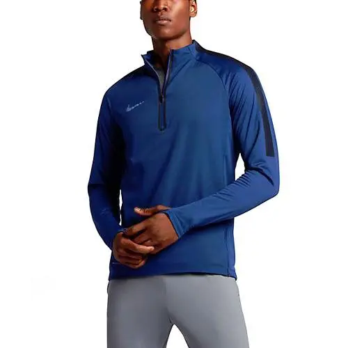 Nike Aerolayer Repel Strike Drill pánské fotbalové triko Aerolayer Repel Strike Drill s 1/4 zipem, dlouhým rukávem a otvory pro palec od značky Nike, různá barevná provedení. - 784537