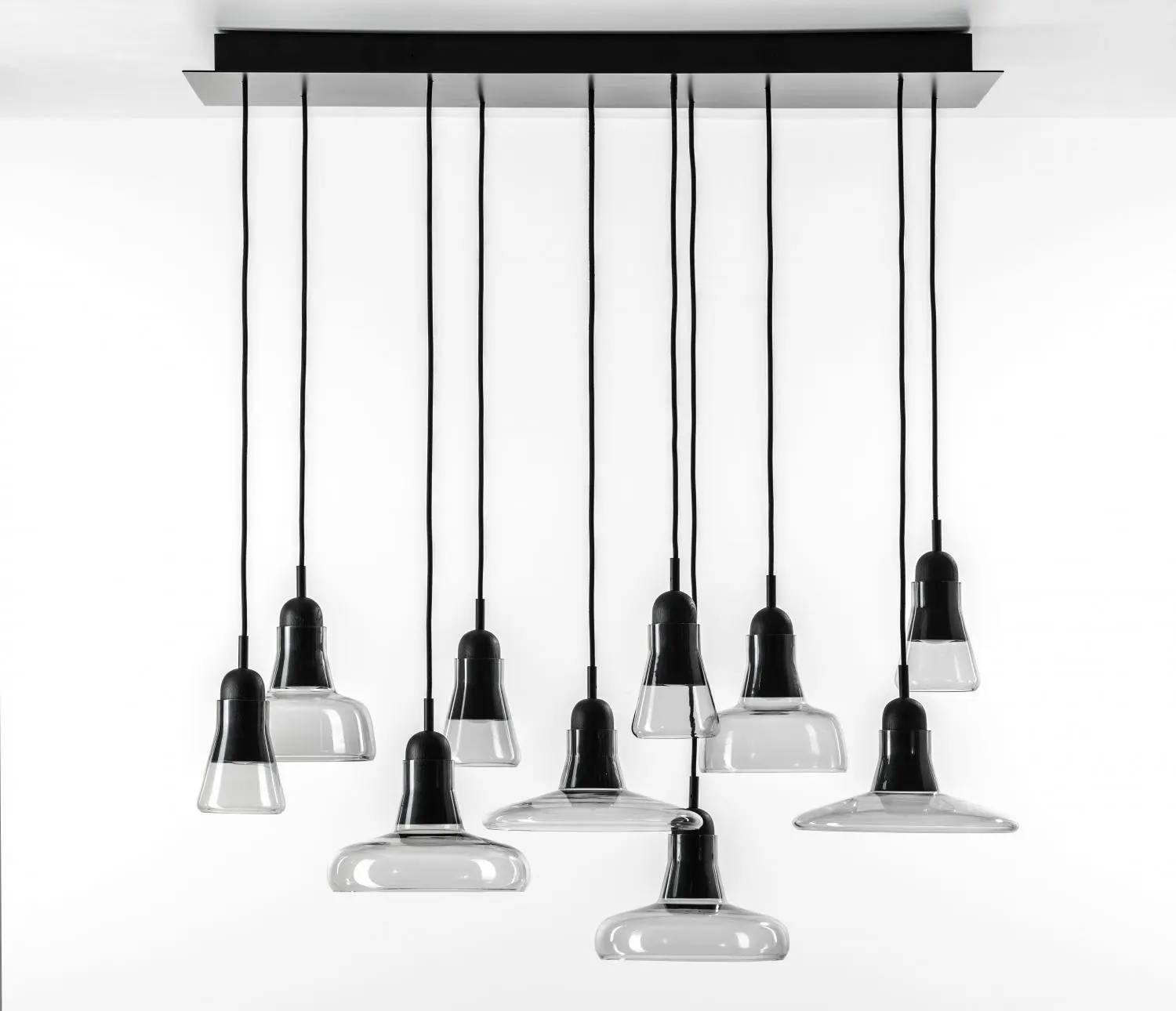 BRO PC00921_025 Shadows set rectangular large, závěsné svítidlo, ručně foukané sklo, kouřová šedá / černý dub / černý kabel, 10x5W LED GU10 dim, 100x36cm - BROKIS A