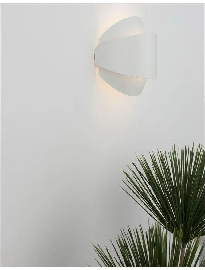 NOVA LUCE nástěnné svítidlo ASTRID bílý kov a akryl LED 12W 220-240V 3000K IP20 9128312