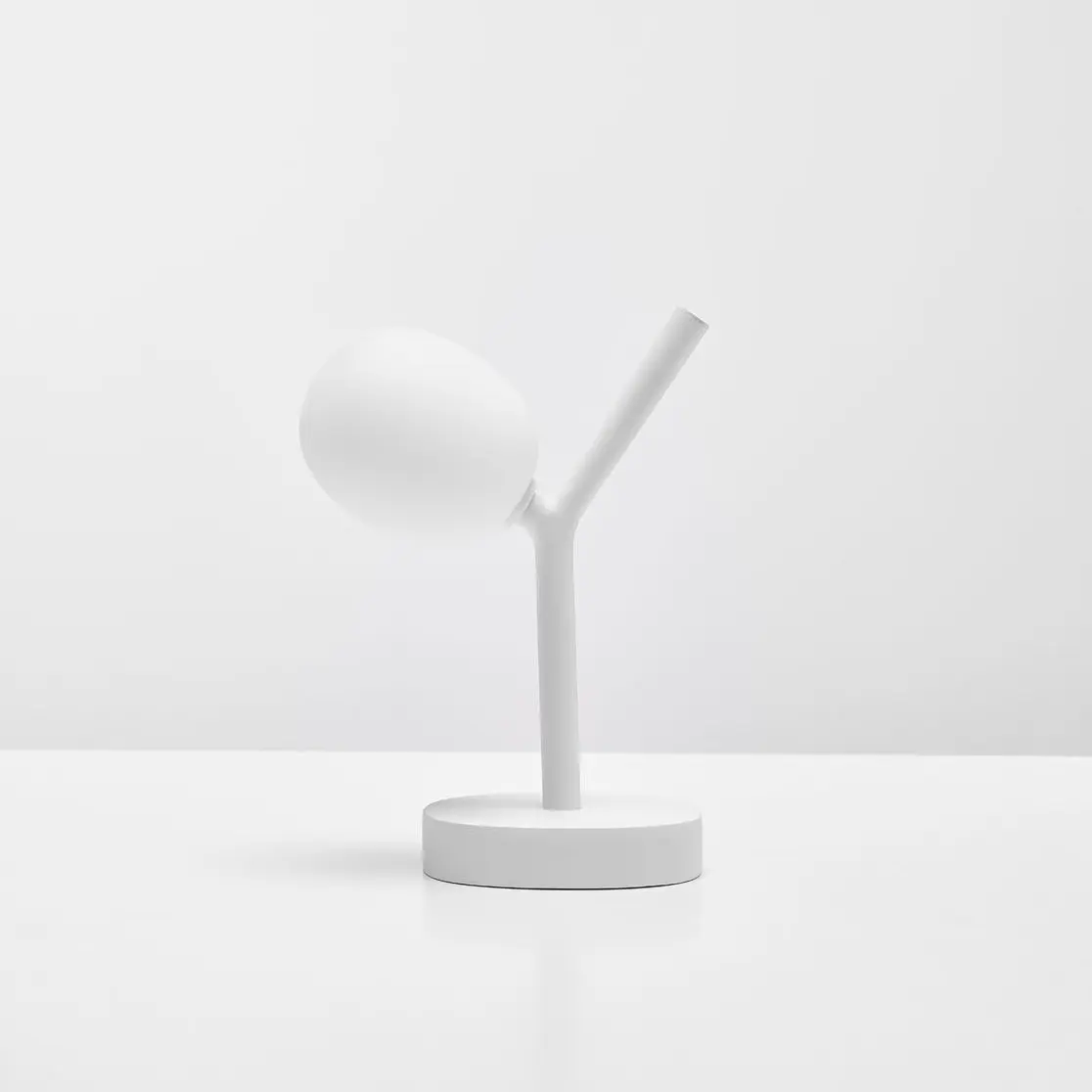 BRO PC01233_002 Stolní lampa IVY BATTERY 1,2W G4 triplex opál mat / bílý matovaný komaxit se strukturou - BROKIS