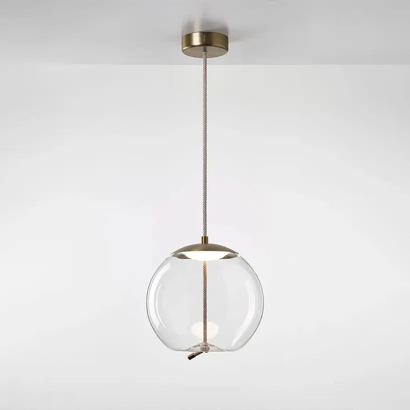 BRO PC01035_098 Závěsné svítidlo KNOT SMALL SFERA sklo transparentní / montura + baldachýn broušená champagne lak / provaz přírodní - BROKIS A