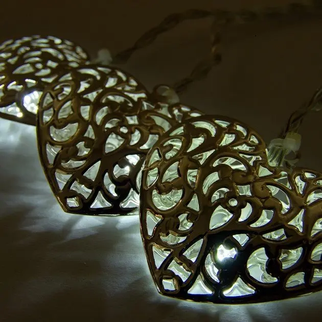 DLED ML01 DECOLED LED světelný řetěz na baterie, kovová srdce styl vintage, ledově bílá, 10 diod, 2,5 m