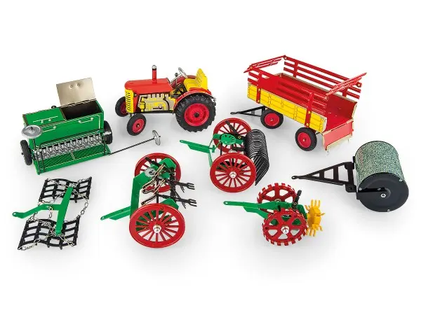 Traktor Zetor na klíček se zemědělskými stroji