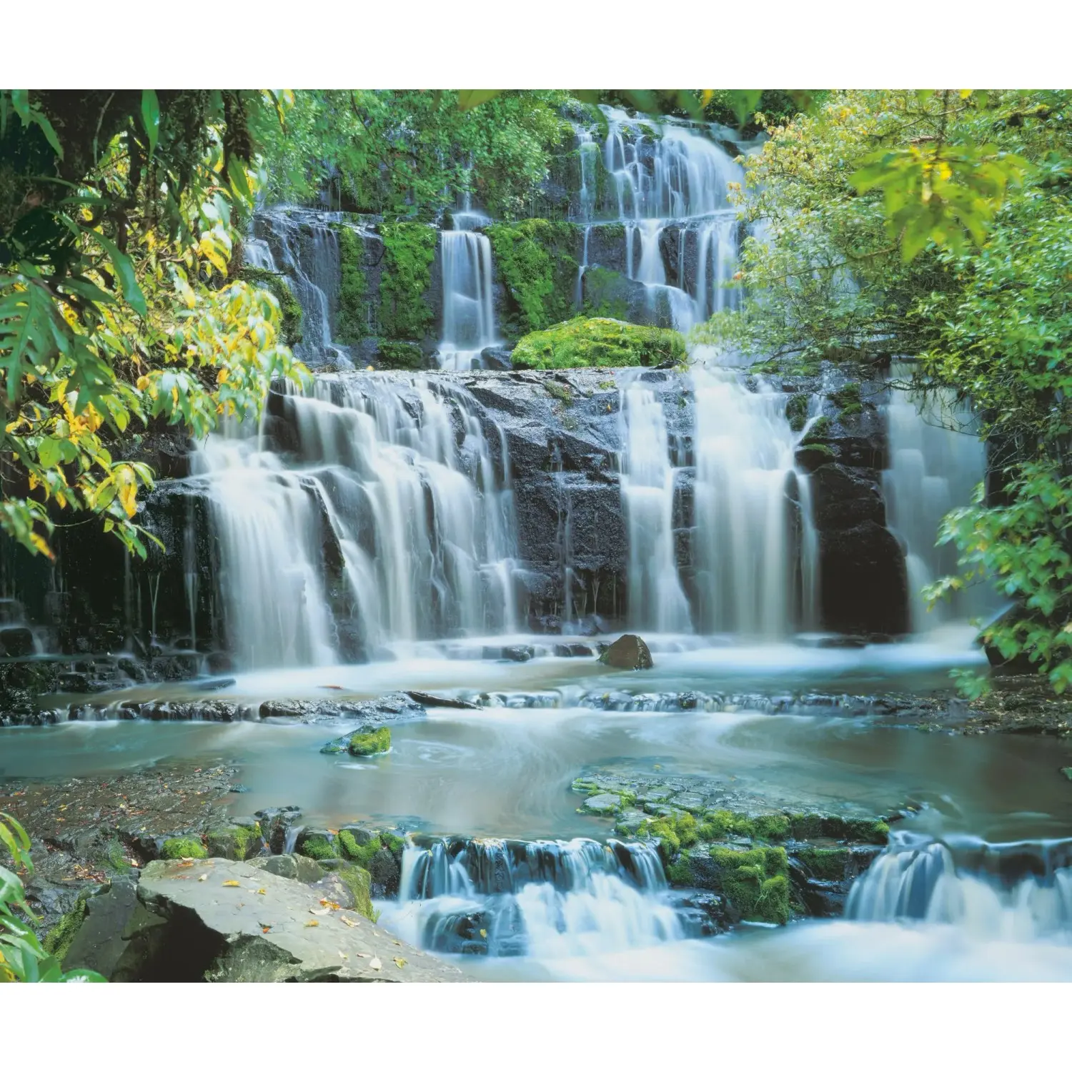Komar Vliesová fototapeta Pura Kaunui Falls 300 x 250 cm
