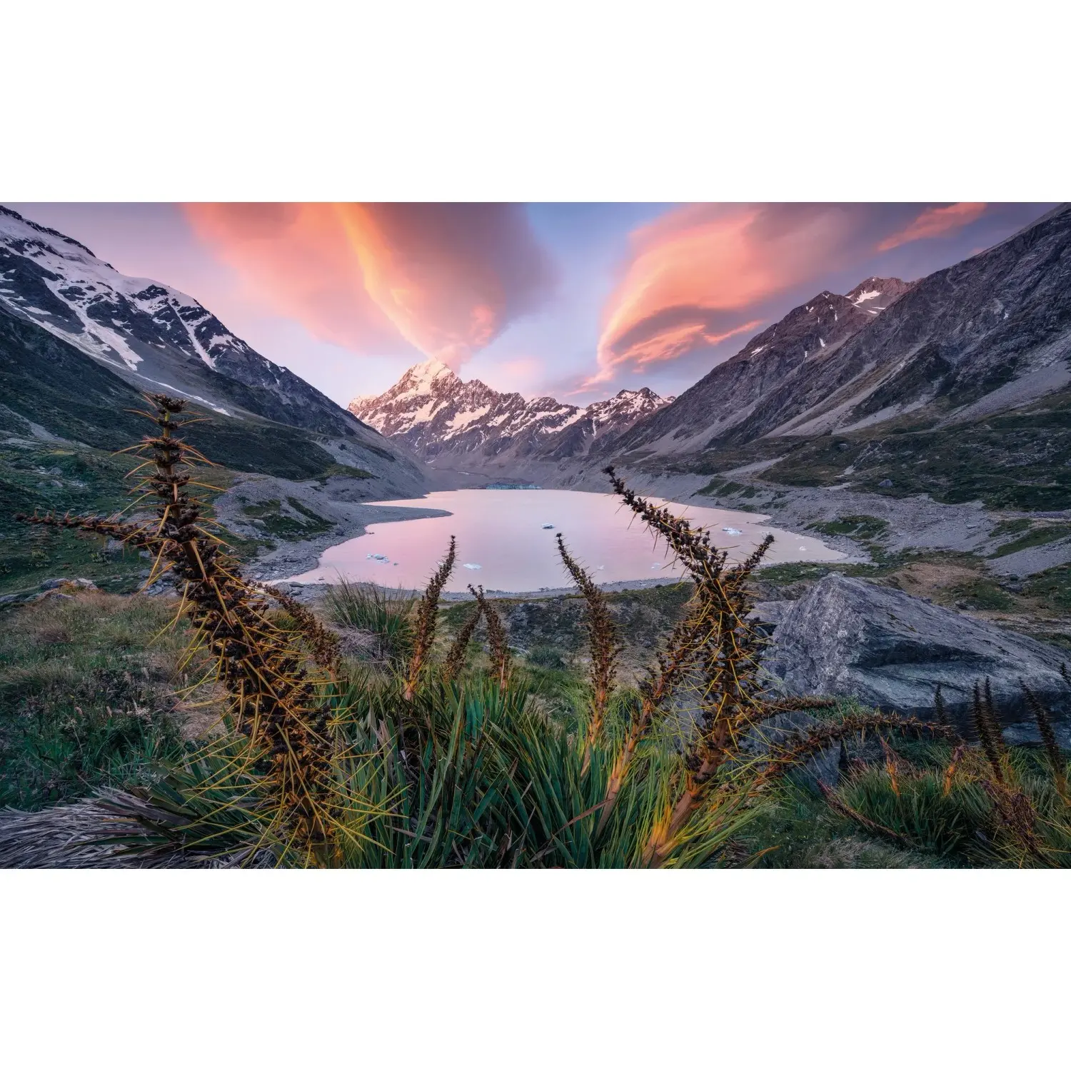 Komar Vliesová fototapeta Momentum Lord of the Mountains, 450 x 280 cm