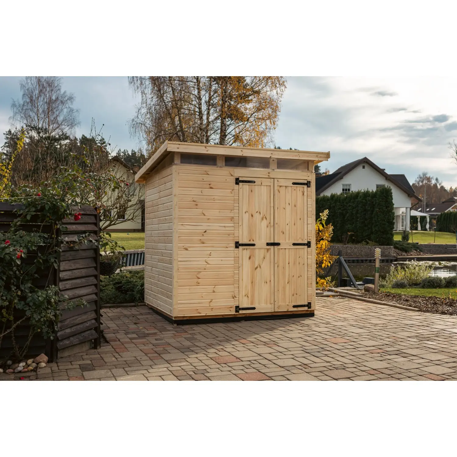 UPYARD Dřevěný domek na nářadí Strongbox L vč. základů přírodní 203 x 163 cm