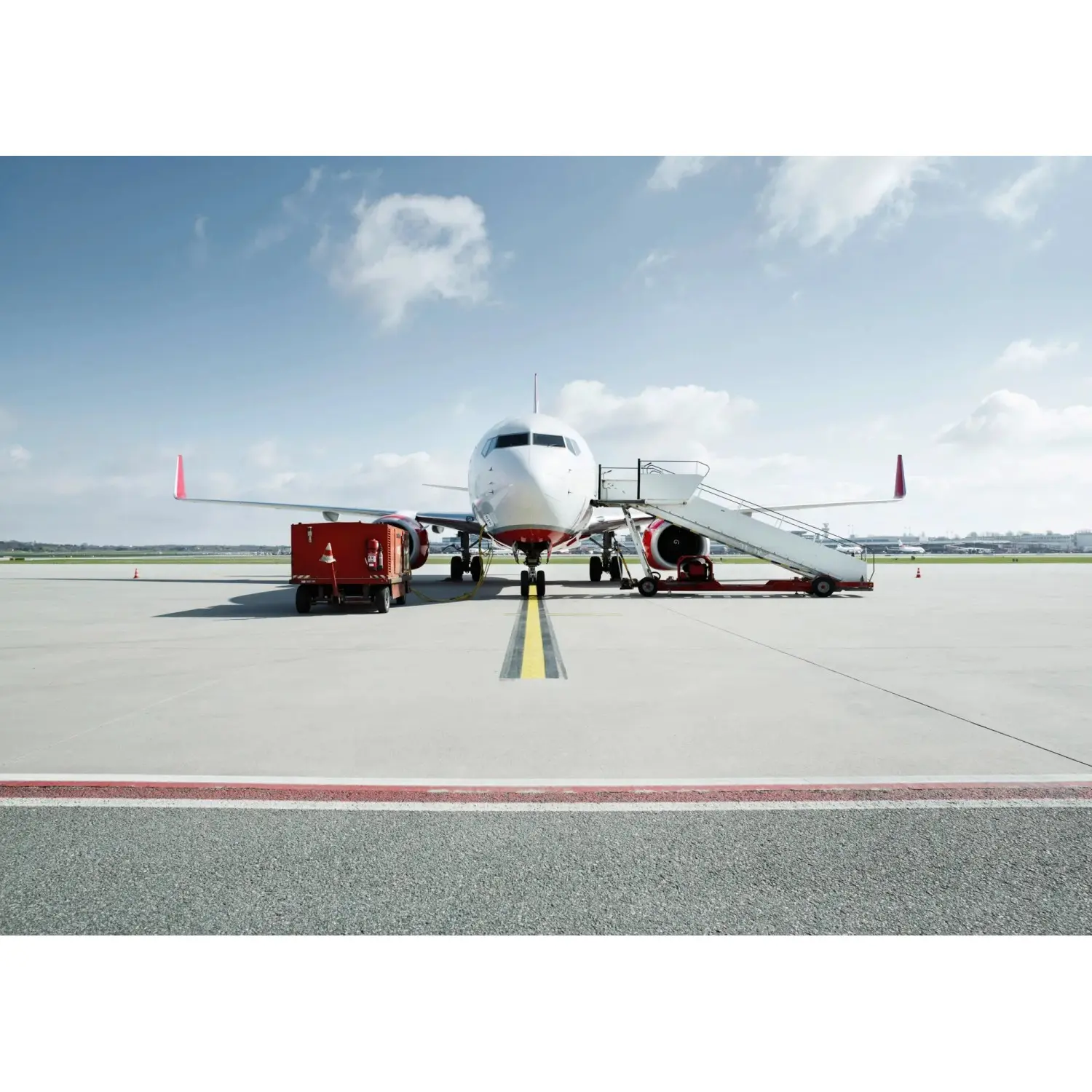Komar Vliesová fototapeta Runway 350 x 250 cm
