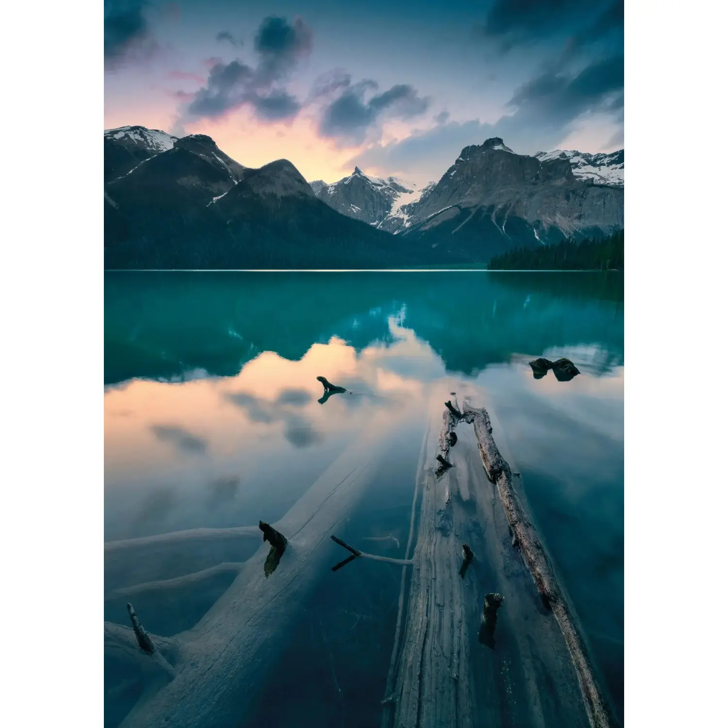 Komar Vliesová fototapeta Burning Emerald 200 x 280 cm