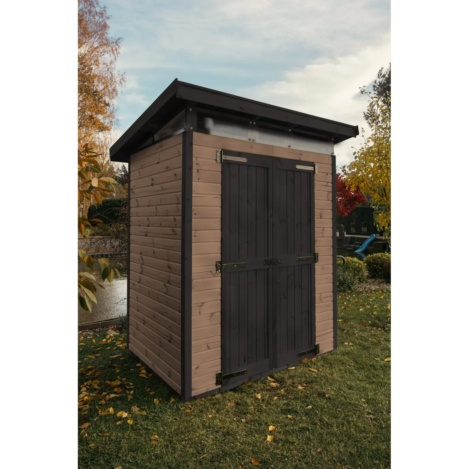 UPYARD Dřevěný domek na nářadí Strongbox M vč. základů hnědá 163 x 127 cm