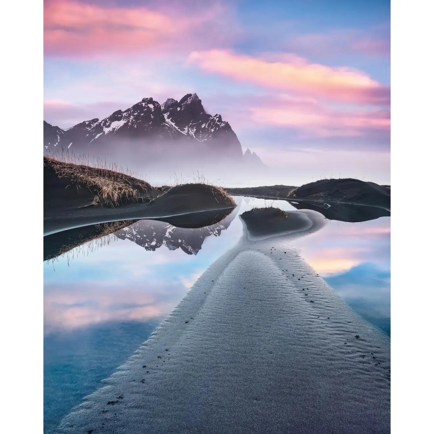 Komar Vliesová fototapeta Glowing Vestrahorn 200 x 250 cm