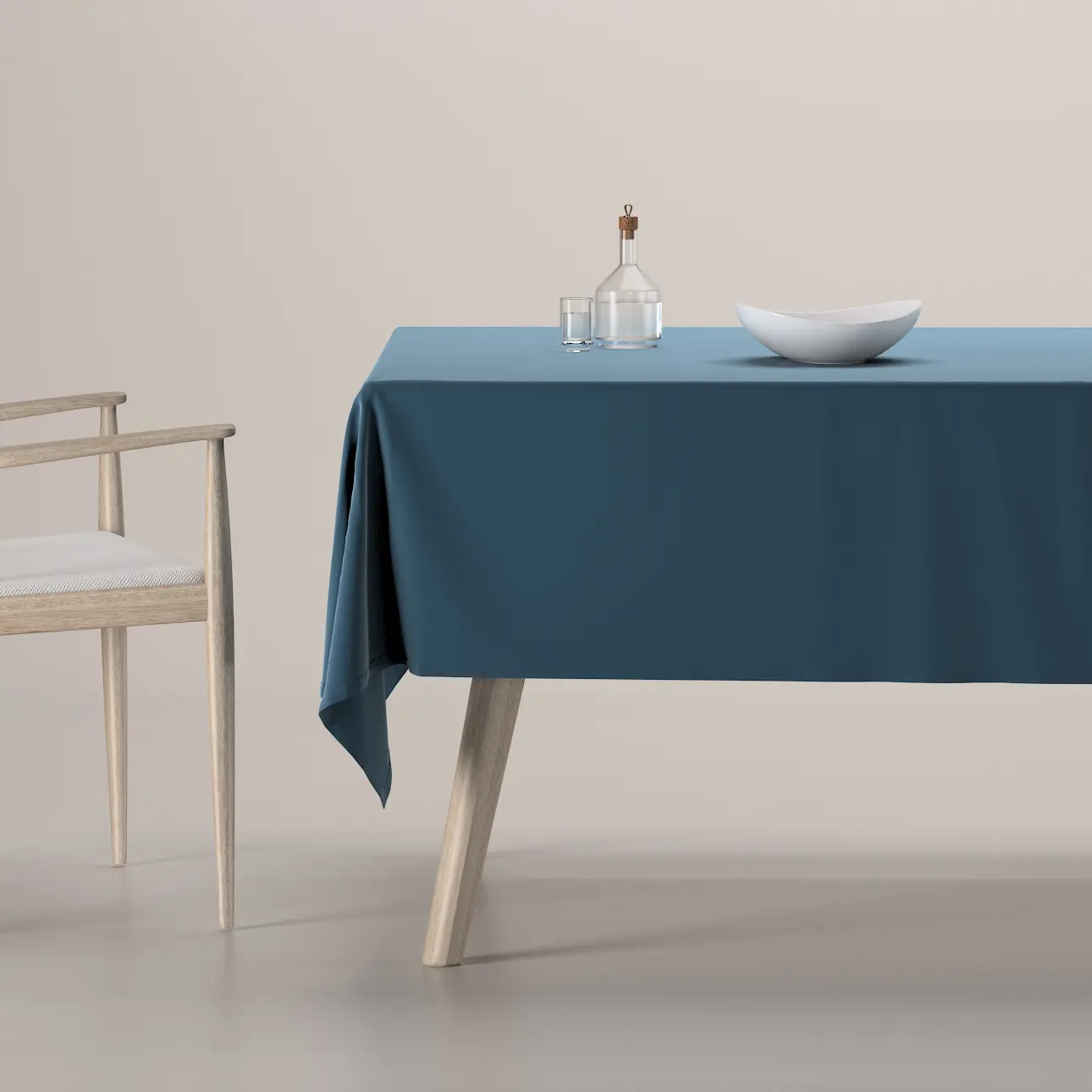 Dekoria Ubrus obdélníkový, staroněmecká modrá, Velvet, 704-16