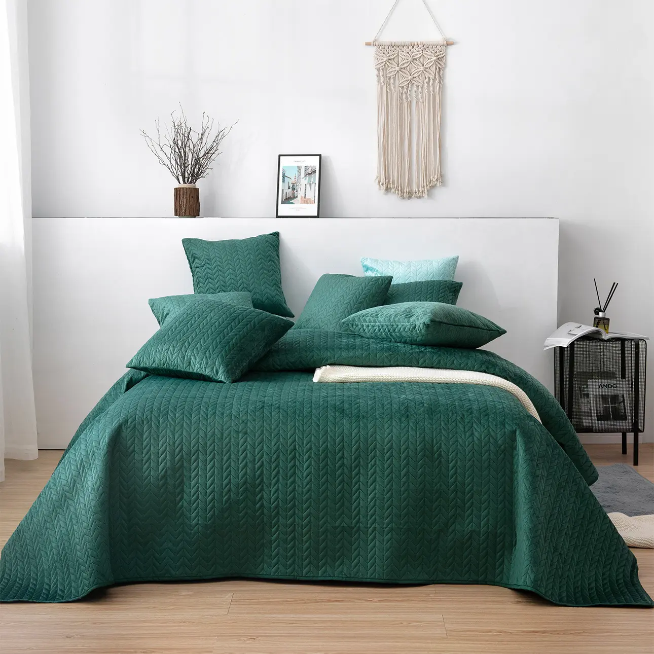 Dekoria Sametový přehoz Silky Chic 220x240cm deep green, 220 x 240 cm