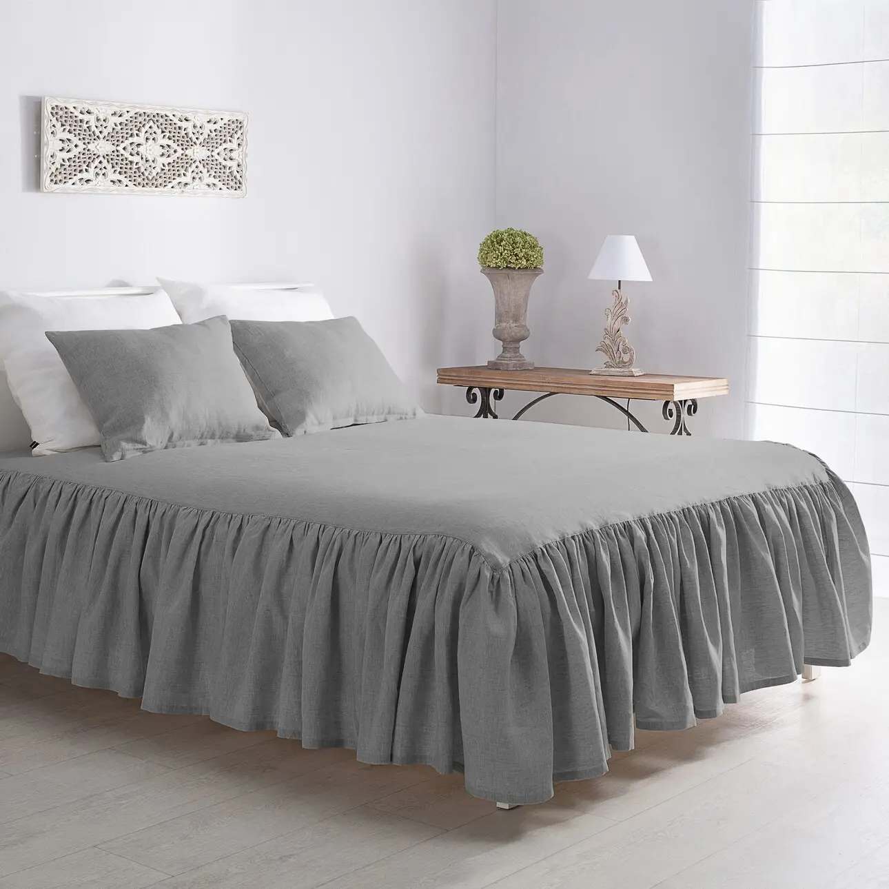 Dekoria Přehoz Linen Frilly 160x210 cm světle šedý, 160 x 210 cm