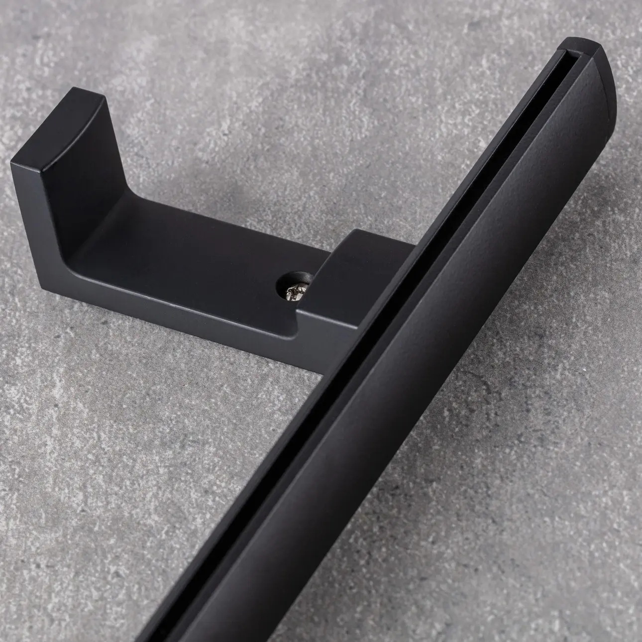 Dekoria Kovový nástěnný držák pro stropní lištu Premium černý, 2,6/2,3 x 8,3/8,1 x 3,7/3,3 cm