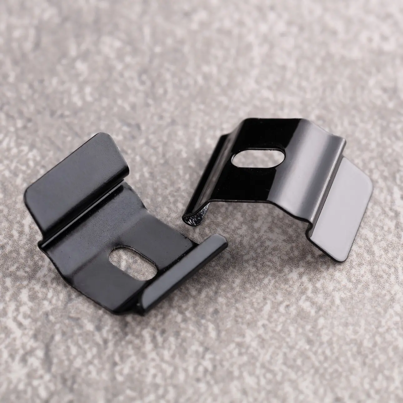 Dekoria Stropní držák jednoduchý 1ks černý, 2,5  x 2 cm