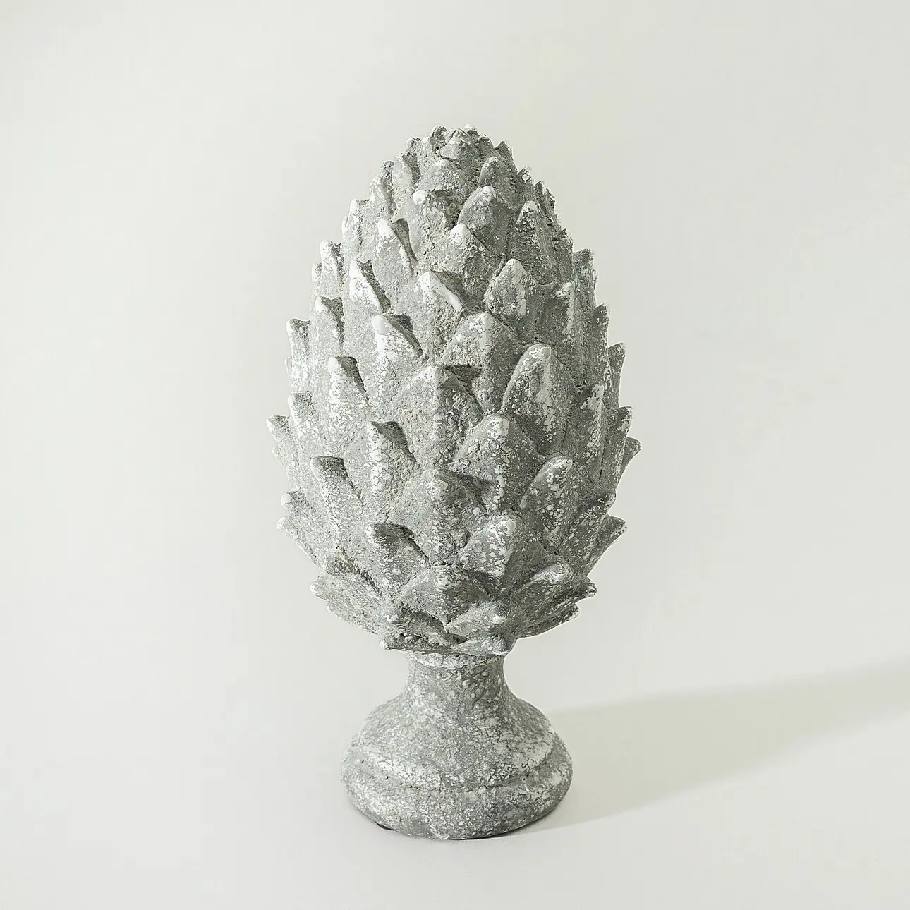 Dekoria Dekorativní figurka Pinecone Grey 15x15x30 cm, 15x15x30 cm