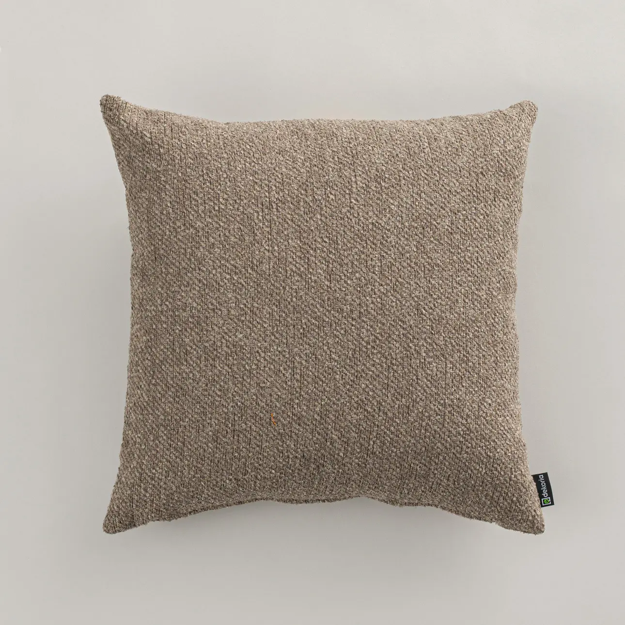 Dekoria Kinga - potah na polštář jednoduchý, tmavě béžová melanž, 60 x 60 cm, Boucle Mist, 145-45