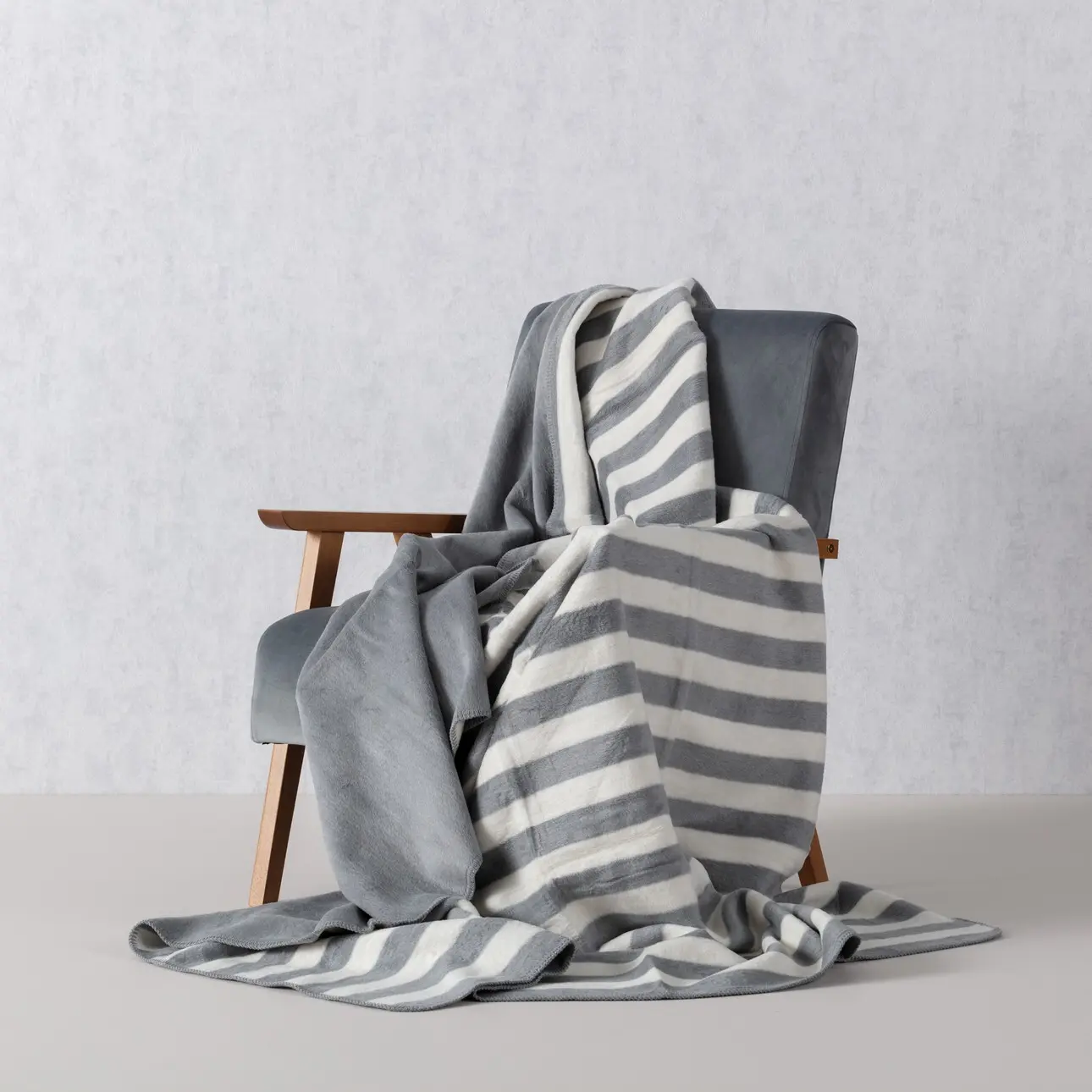 Dekoria Deka Cotton Cloud 150x200cm Gray Stripes, 150 x 200 cm