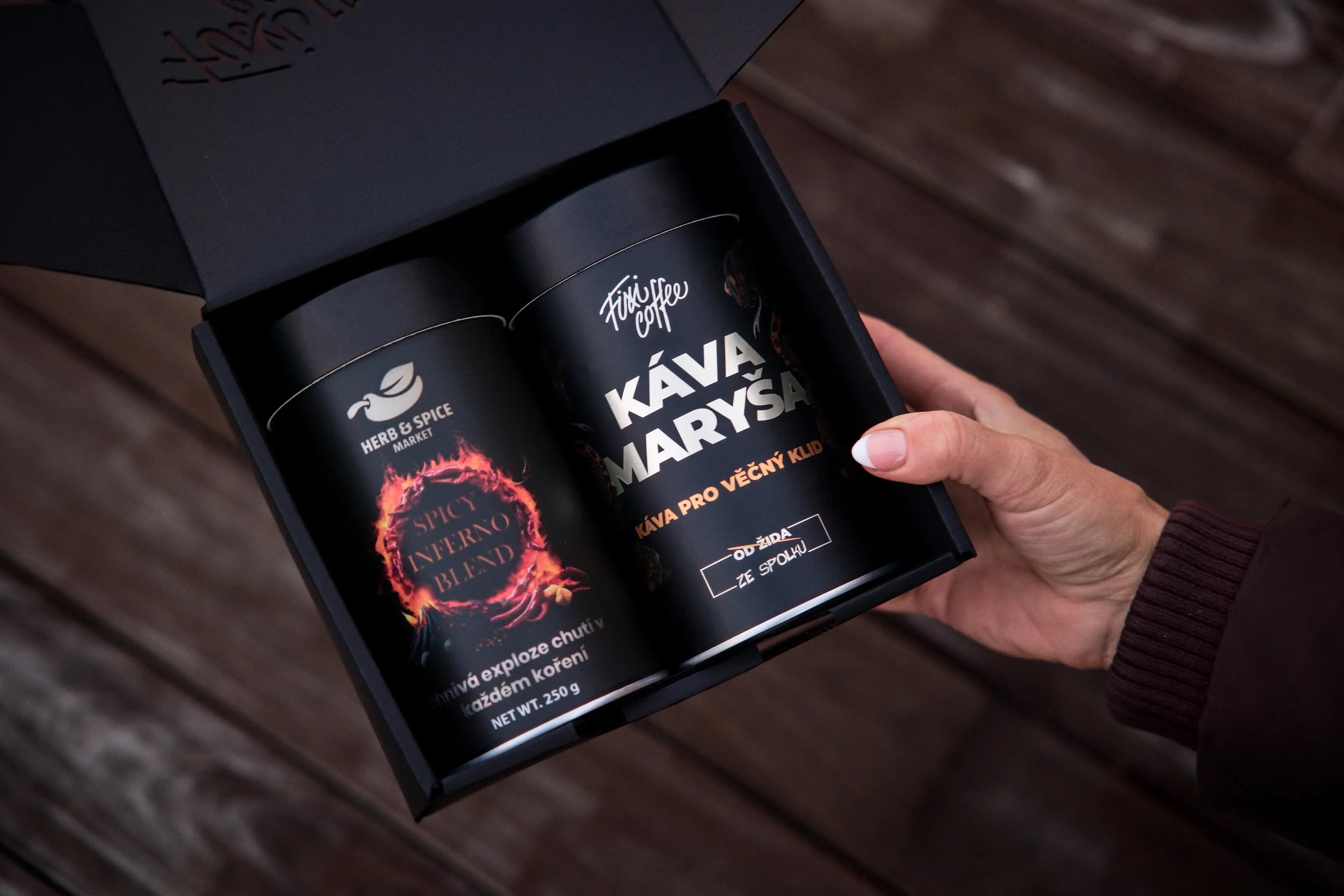 Gurmánské duo: Kolekce Spicy Inferno blend & Káva Maryša (2x250 g) zrnková káva + tuba s kořením / papírová tuba / 2x250 g