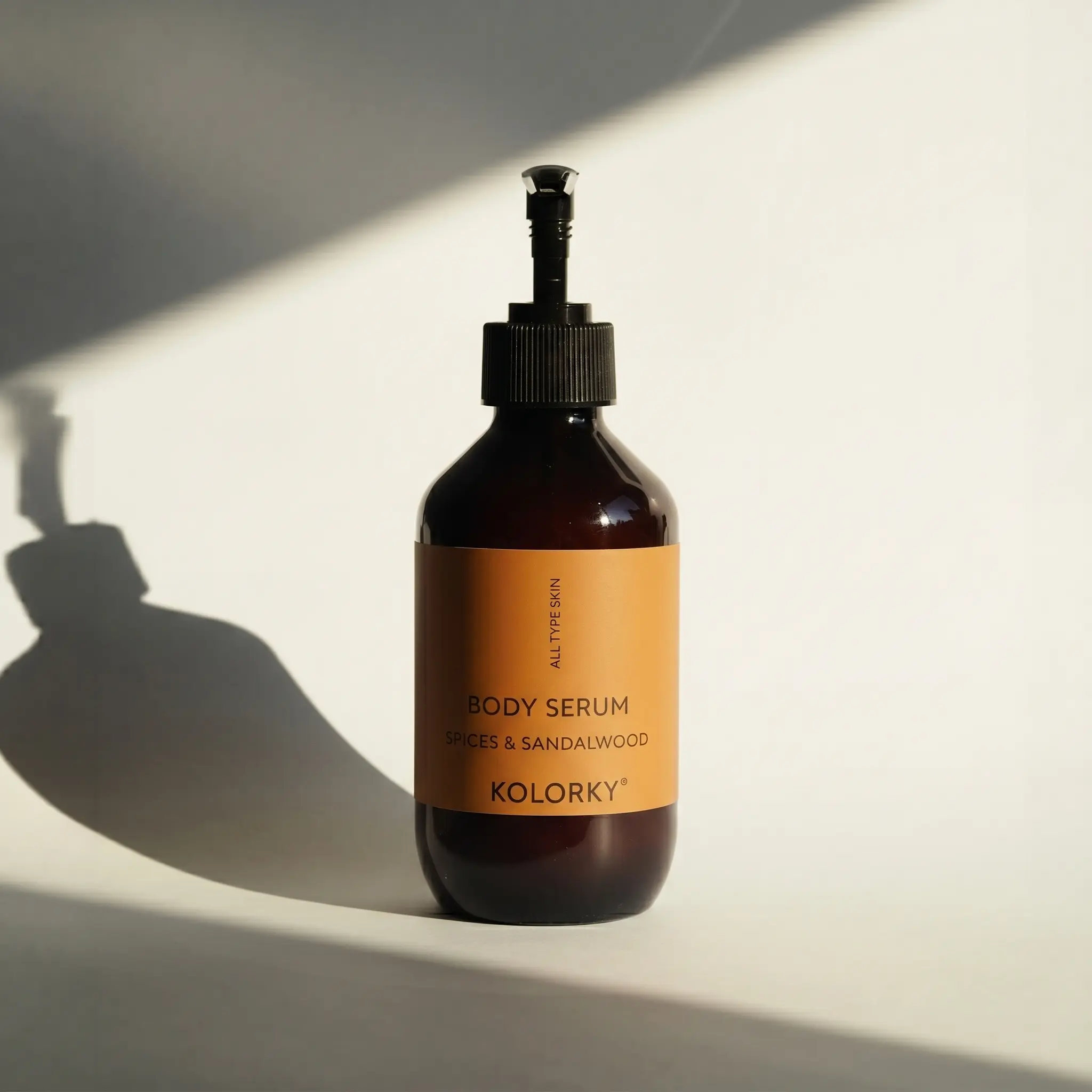 BODY SERUM, Spices & Sandalwood, 270 ml Default
