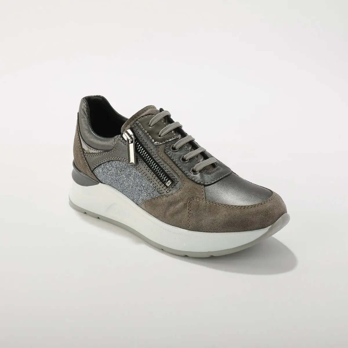Kožené sneakers na klínové podrážce