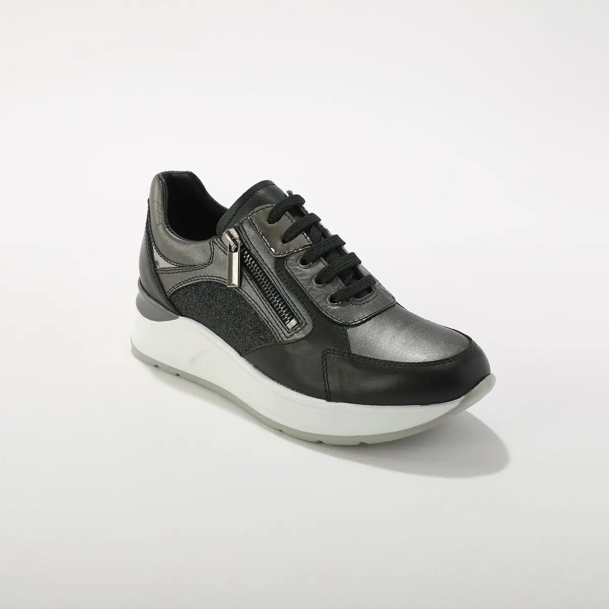 Kožené sneakers na klínové podrážce