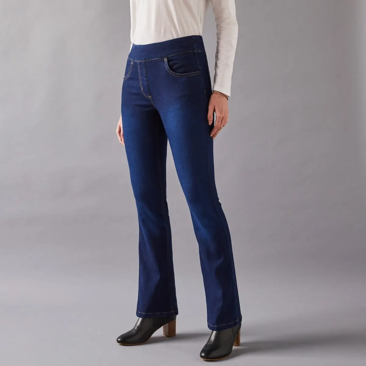 Strečové bootcut džegíny pro nižší postavu tmavě modrá