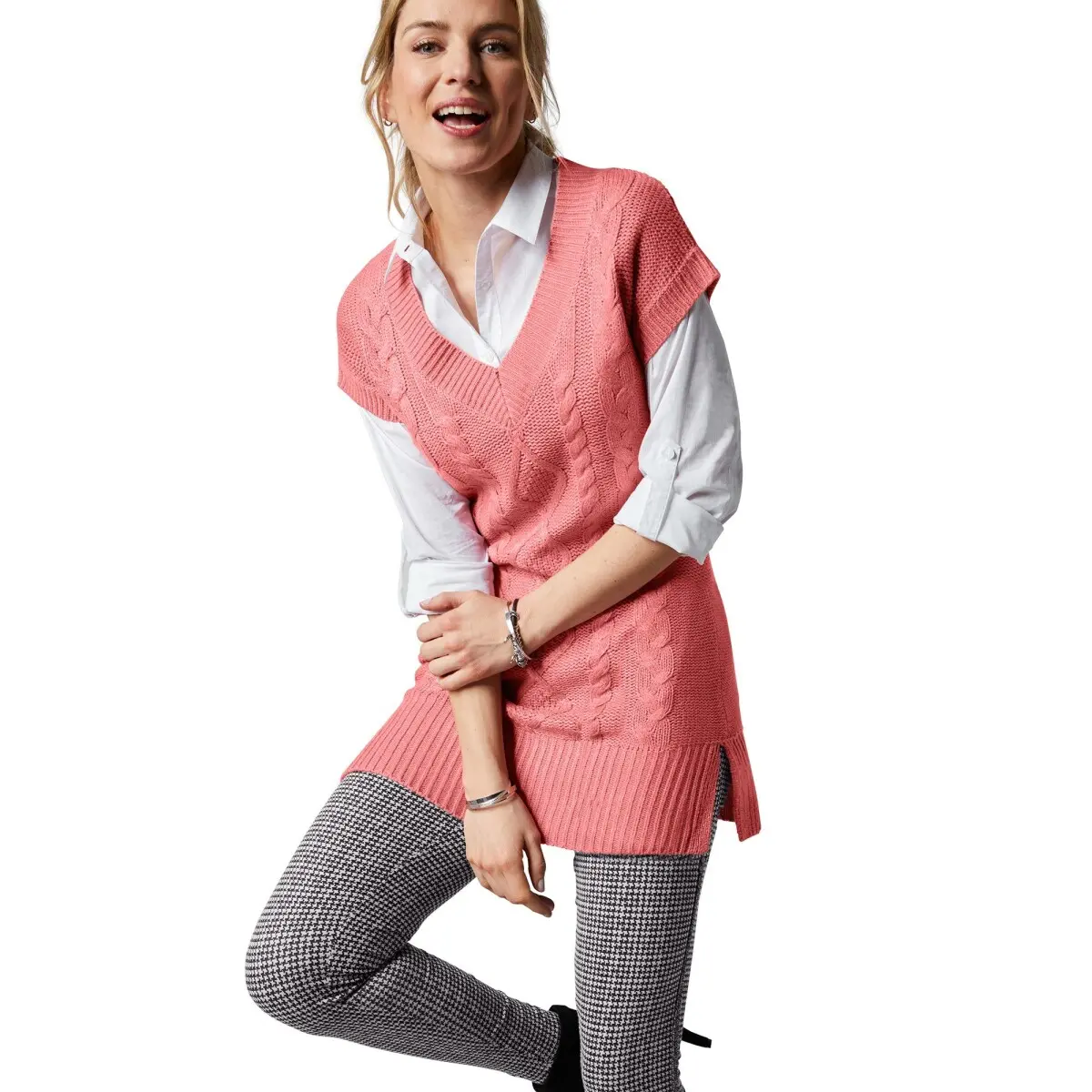 Tunikový pulovr s copánkvým vzorem a krátkými rukávy
