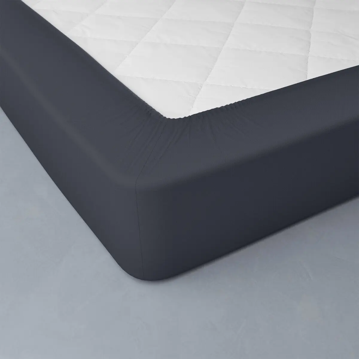 Jednobarevné napínací prostěradlo s hloubkou rohů 32 cm, z polycotonu šedá uhlová napínací prostěradlo 140x190 cm