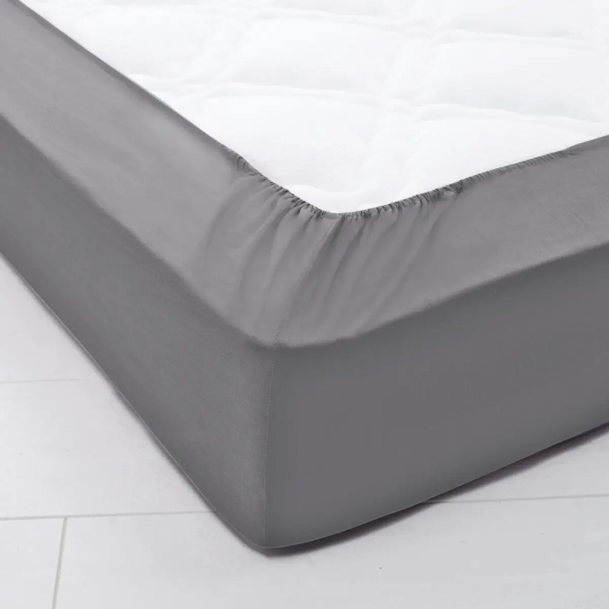 Jednobarevné napínací prostěradlo zn. Colombine® s hloubkou rohů 32 cm, z bavlny antracitová