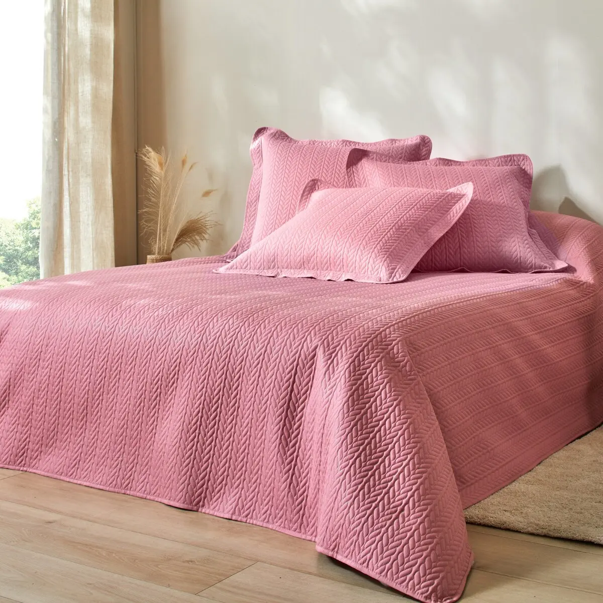 Prošívaný přehoz na postel s geometrickým vzorem, mikrovlákno růžové dřevo 150x150 cm