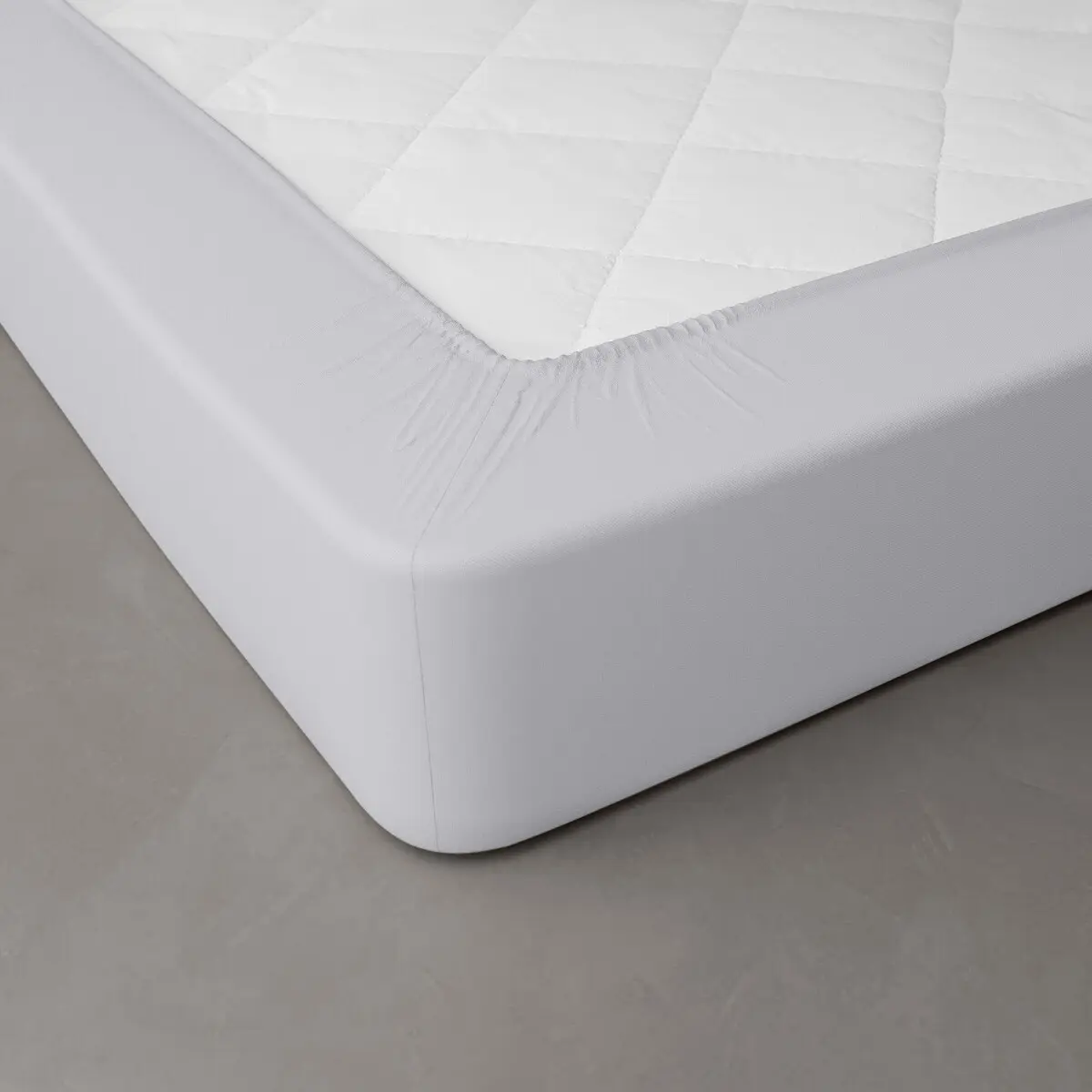 Jednobarevné perkálové napínací prostěradlo, hloubka rohů 40 cm perlová šedá