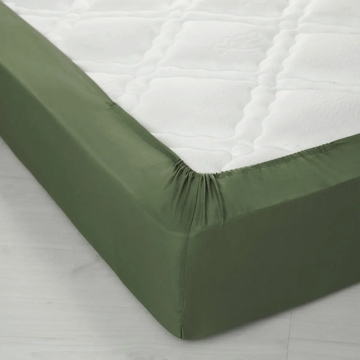 Jednobarevné napínací prostěradlo zn. Colombine®, žerzej, hloubka rohů 40 cm