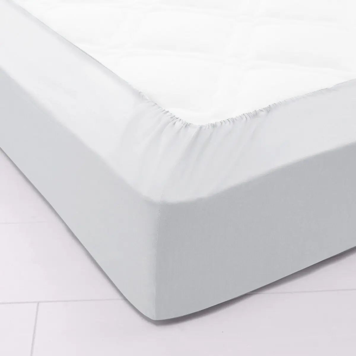 Jednobarevné napínací prostěradlo zn. Colombine® s hloubkou rohů 32 cm, z polycotonu