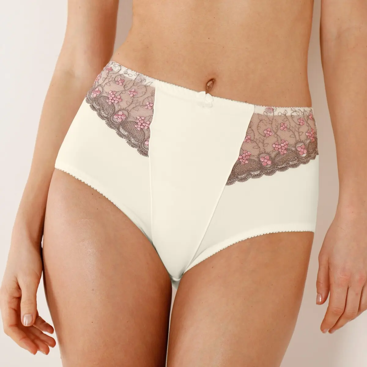 Stahující kalhotky Caminata zn. Confidence Lingerie® z mikrovlákna a vyšívaného tylu slonová kost