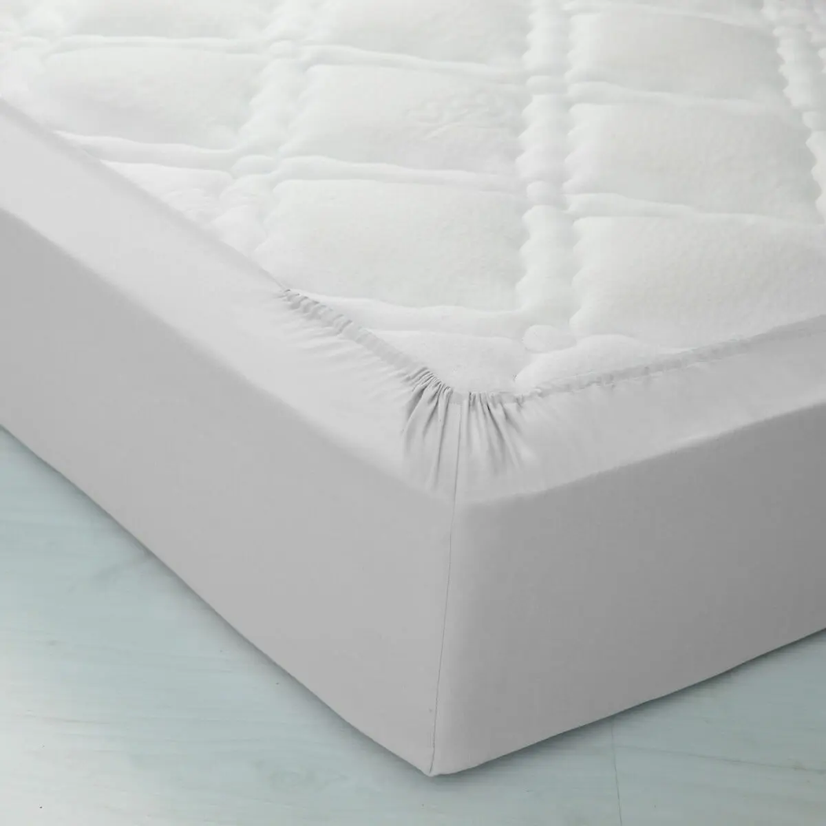 Napínací jednobarevné prostěradlo, hloubka rohů 26 cm