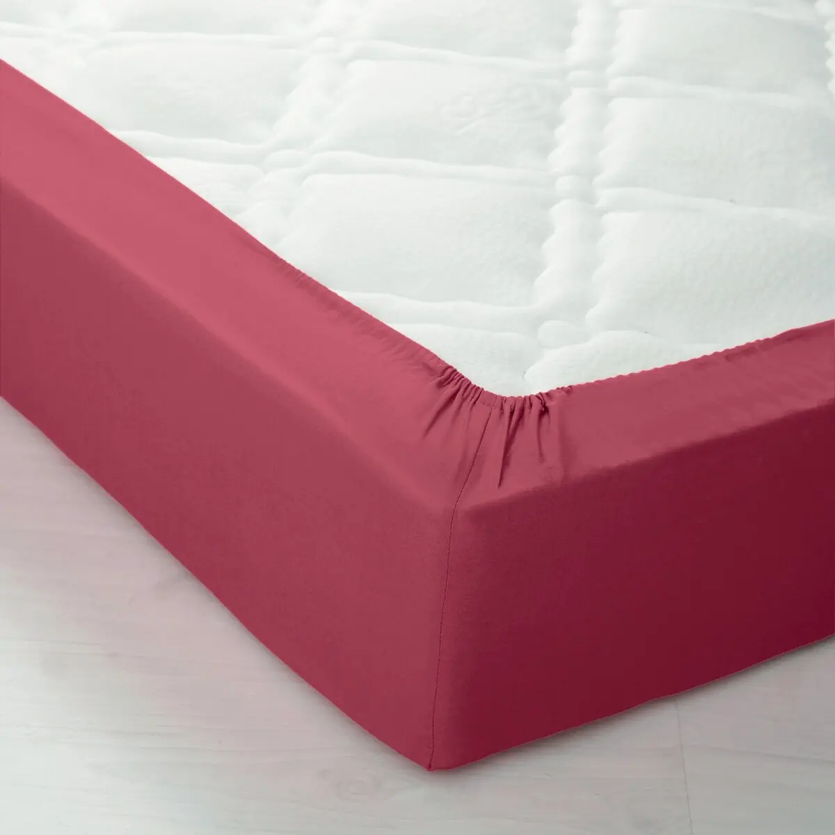 Jednobarevné napínací prostěradlo zn. Colombine® s hloubkou rohů 32 cm, z polycotonu