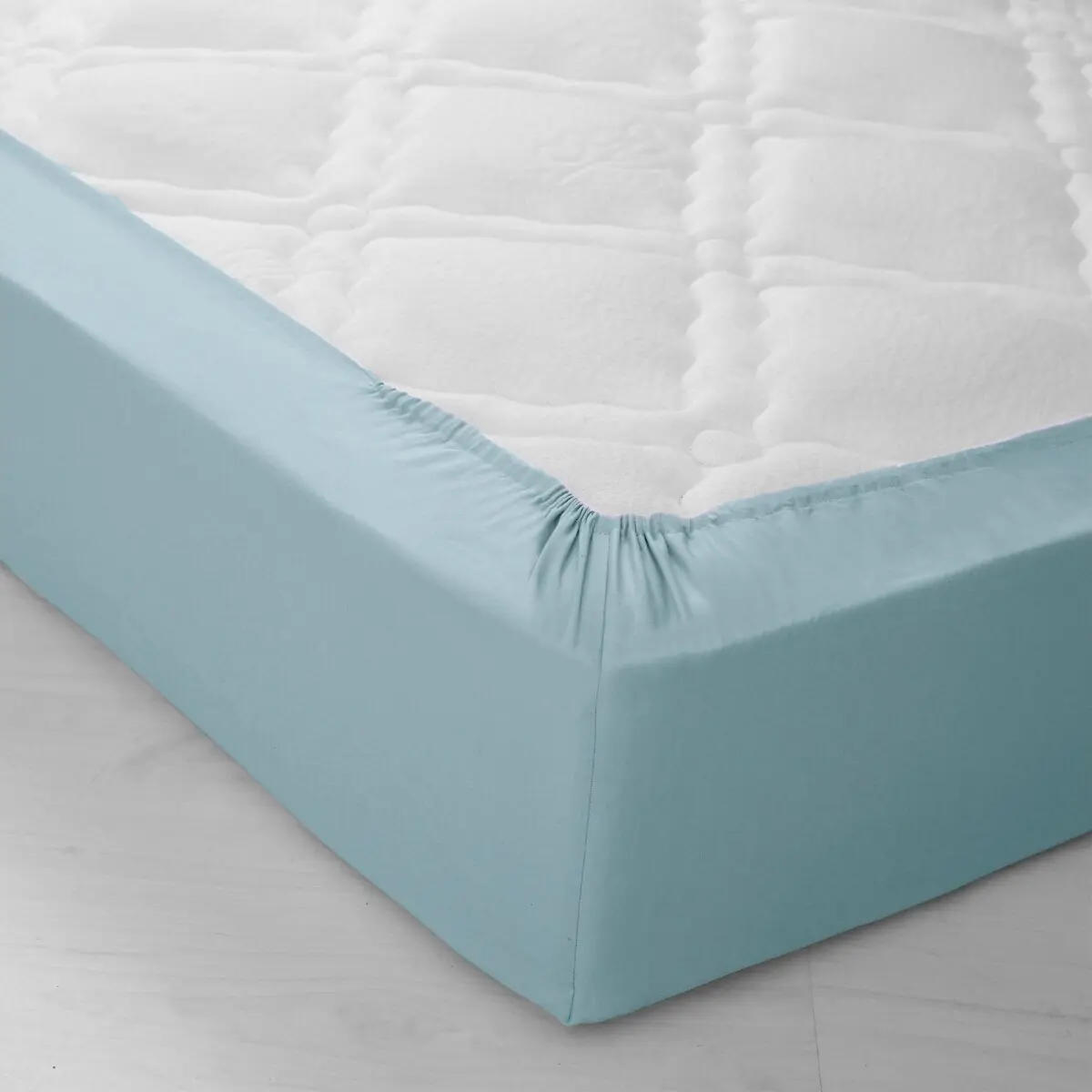 Napínací jednobarevné prostěradlo, hloubka rohů 26 cm